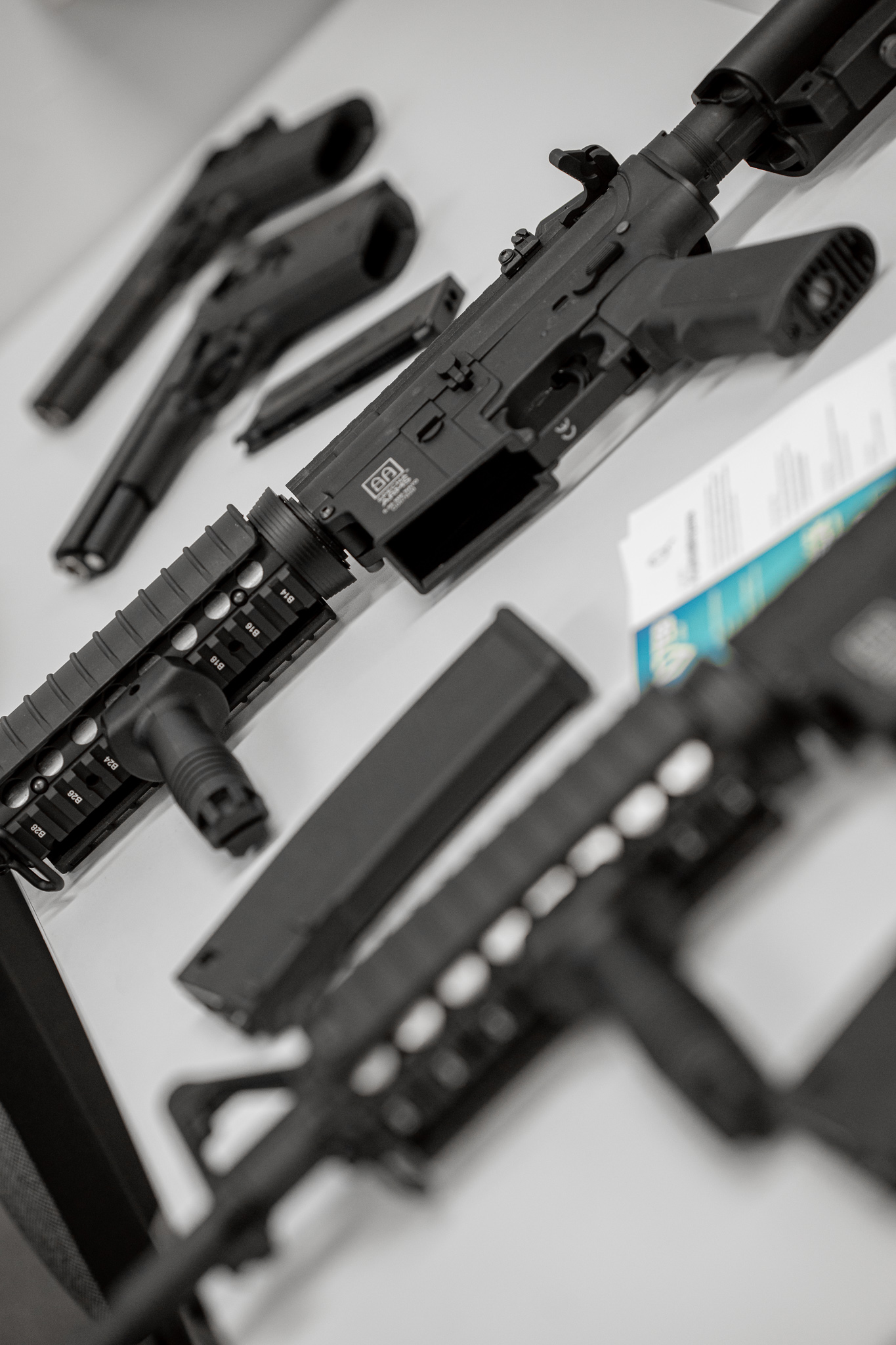 Repliki karabinów do ćwiczeń dla klasy liceum ogólnokształcącego TEB Edukacja w Opolu o profilu kryminalistycznym